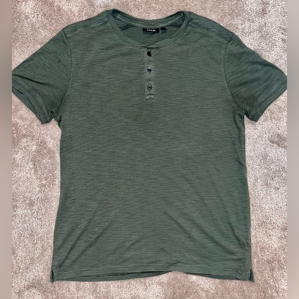 Men’s Apt. 9 Dark Green Button-Down T-Shirt